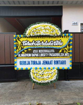 Papan Bunga Duka di Bumi Ayu