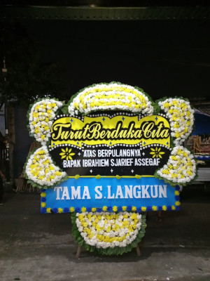 Papan Bunga Duka di Bumi Ayu